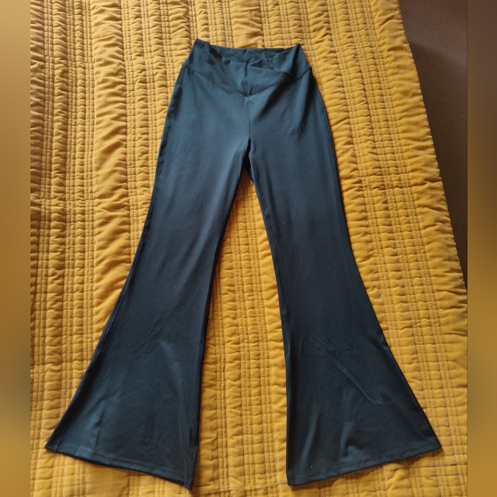 Halara petite Super Flare Leggings